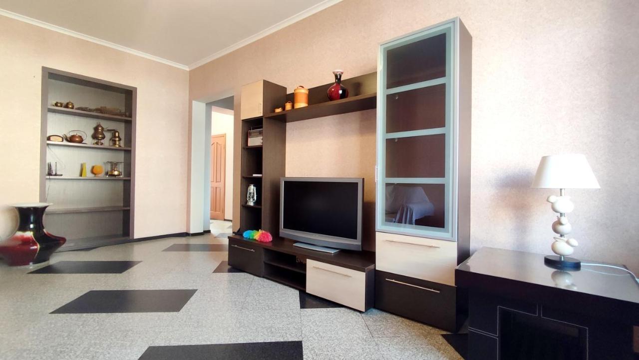 Centre 80M2 Apartment On Admirala Fokina Vladivostok Luaran gambar