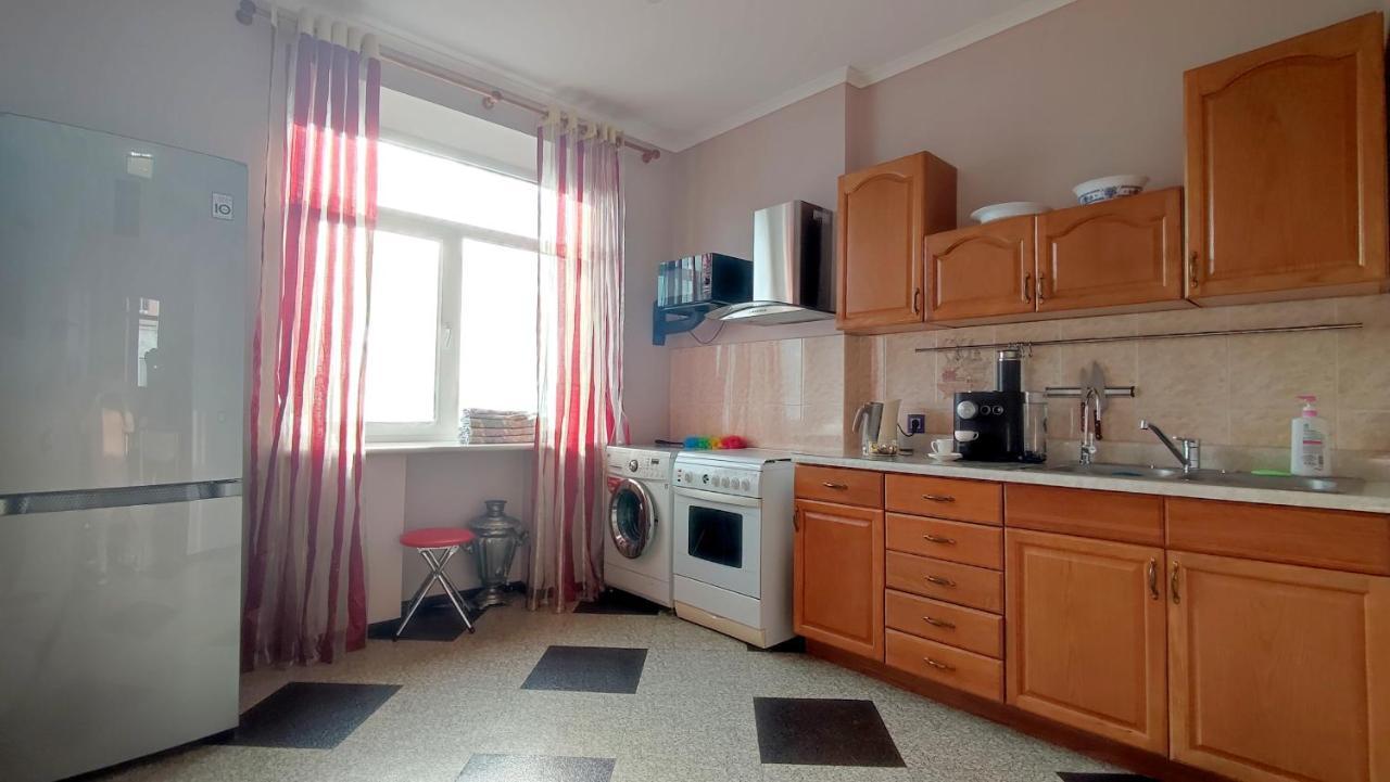 Centre 80M2 Apartment On Admirala Fokina Vladivostok Luaran gambar